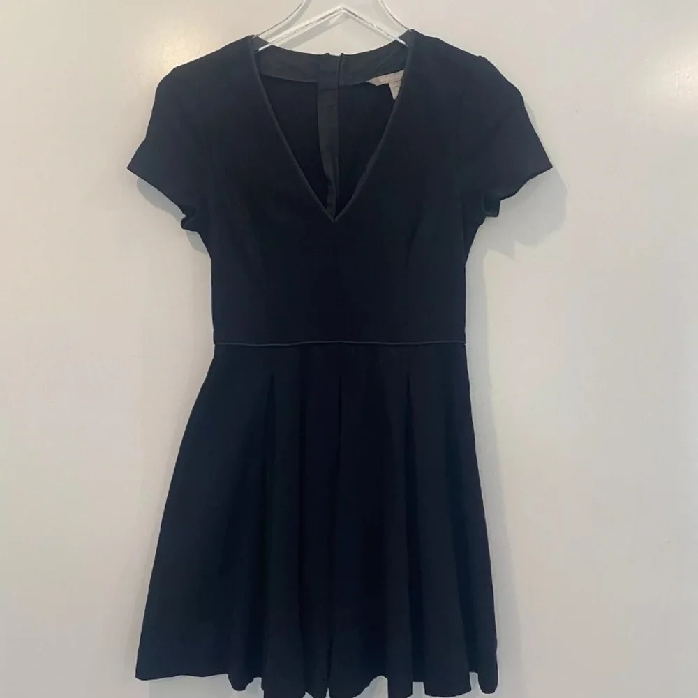 Banana Republic Black Ponte Pleated Fit and Flare Dress Womens Size 2P (1312) - Picture 3 of 7